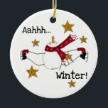Ice Skaten Snowman Keepake Ornament<br><div class="desc">Ein Schneemann mit einem langen Skate aus Schal, umgeben von goldenen Sternen und Text lautet "Aahhh... Winter!" auf unserer Ice Skaten Snowman-Snowmann-Urlaubsornament.</div>