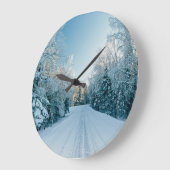 Ice & Snow | Frozen Winter Road Russia, Siberia Große Wanduhr (Winkel)