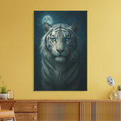 Ice Spirit White Tiger – Mystic Guardian of Calm P Leinwanddruck (Insitu (Wohnzimmer))