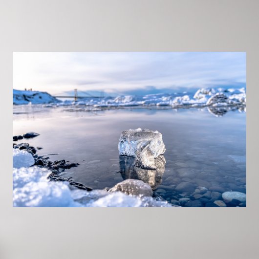Iceberg Drifts to Sea Poster (Vorne)