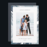 Iced Agate Border | Hanukkah-Foto Feiertagskarte<br><div class="desc">Senden Sie Hanukkah Grüße an Freunde und Familie mit unseren eleganten Fotokarten. Die Karte ist für ein vertikal oder portrait orientiertes Foto mit Single konzipiert und verfügt über einen Aquarellgraben mit einem Schlitzrand in der launischen Blues. Personalisieren Sie mit Ihrem Hanukka Gruß und Familiennamen(en).</div>