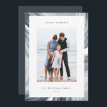 Iced Agate Border | Hanukkah-Foto Feiertagskarte<br><div class="desc">Senden Sie Hanukkah Grüße an Freunde und Familie mit unseren eleganten Fotokarten. Die Karte ist für ein vertikal oder portrait orientiertes Foto mit Single konzipiert und verfügt über einen Aquarellgraben mit einem Schlitzrand in der launischen Blues. Personalisieren Sie mit Ihrem Hanukka Gruß und Familiennamen(en).</div>