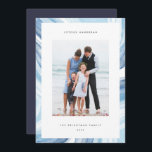 Iced Agate Border | Hanukkah-Foto Feiertagskarte<br><div class="desc">Senden Sie Hanukkah Grüße an Freunde und Familie mit unseren eleganten Fotokarten. Die Karte ist für ein vertikal oder portrait orientiertes Foto mit Single konzipiert und verfügt über einen Aquarellgraben mit einem Schlitzrand in blasser Blues. Personalisieren Sie mit Ihrem Hanukka Gruß und Familiennamen(en).</div>