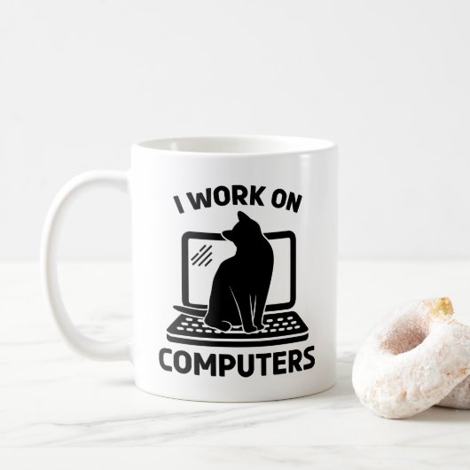 Ich Arbeite An Computern Lustiger Katzenliebhaber Kaffeetasse (Mit Donut)
