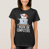 Ich arbeite an Computern mit Niedlicher Technik T-Shirt (Vorderseite)