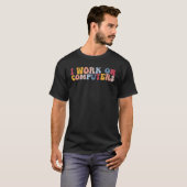 Ich arbeite an einem Computer-Tech-Support-Program T-Shirt (Vorne ganz)