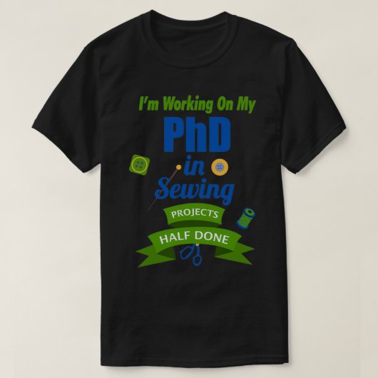 Ich arbeite an meinem Doktortitel in Nähprojekten T-Shirt (Design vorne)
