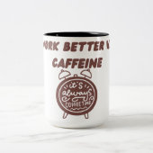 Ich arbeite besser mit Kaffeetasse | Bürohumo-Tass (Mittel)