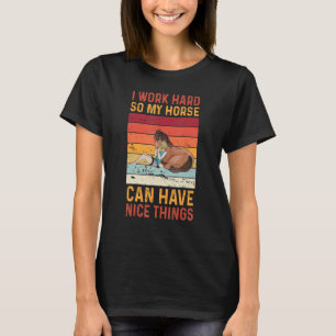 Ich arbeite fleißig, damit mein Pferd hier nette D T-Shirt