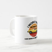 Ich arbeite hart, damit mein Auto ein besseres Leb Kaffeetasse (Vorderseite Links)