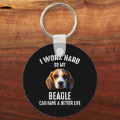 Ich arbeite hart, damit mein Beagle ein besseres L Schlüsselanhänger (Vorderseite)