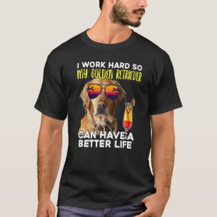 Ich arbeite hart, damit mein Goldener Retriever ei T-Shirt