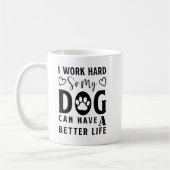 Ich arbeite hart, damit mein Hund ein besseres Leb Kaffeetasse (Links)