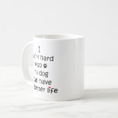 Ich arbeite hart, damit mein Hund ein besseres Leb Kaffeetasse (Vorderseite Links)
