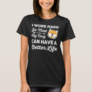 Ich arbeite hart, damit mein Hund ein besseres Leb T-Shirt