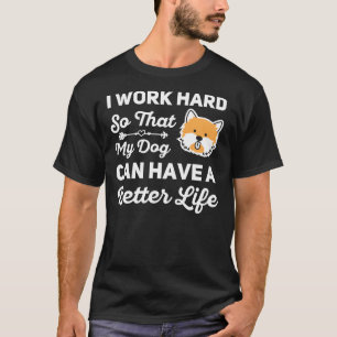 Ich arbeite hart, damit mein Hund ein besseres Leb T-Shirt