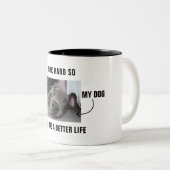 Ich arbeite hart, damit mein Hund ein besseres Leb Zweifarbige Tasse (VorderseiteRechts)