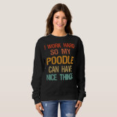 Ich arbeite hart, damit mein Poodle schöne Dinge h Sweatshirt (Vorne ganz)