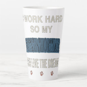 Ich arbeite hart, damit meine Britisch Kurzhaar le Milchtasse