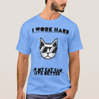 Ich arbeite hart, damit meine Katze besser leben k T-Shirt