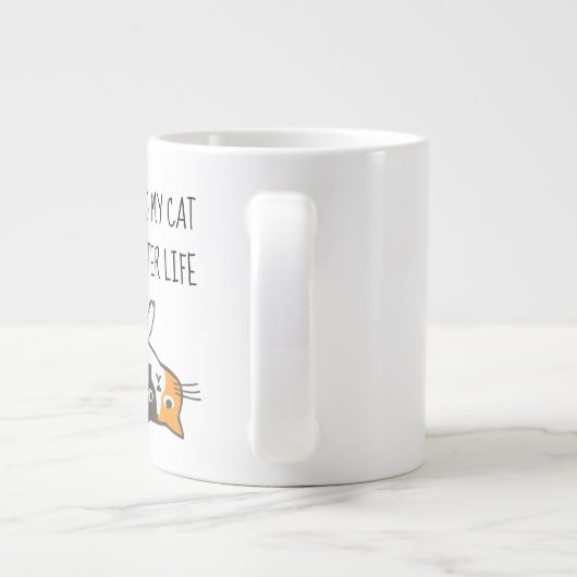 Ich arbeite hart, damit meine Katze ein besseres L Jumbo-Tasse (Rückseite)