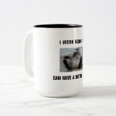 Ich arbeite hart, damit meine Katze ein besseres L Zweifarbige Tasse (Vorderseite Links)