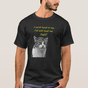 Ich arbeite hart, damit meine Katze mich richtig g T-Shirt