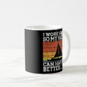 Ich arbeite hart, damit meine Yacht besser wird Kaffeetasse (VorderseiteRechts)