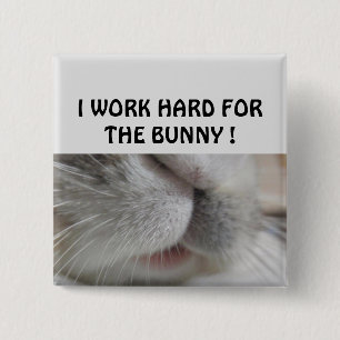 Ich arbeite hart für den Hasen Button