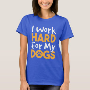 Ich arbeite hart für meine Hunde T-Shirt