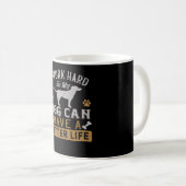 Ich arbeite hart für meinen Hund Kaffeetasse (VorderseiteRechts)