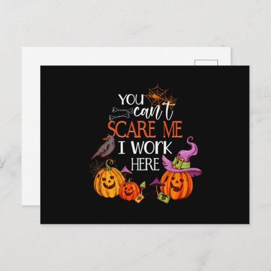 Ich arbeite hier Pumpkin Halloween Trick oder Trea Postkarte (Vorne/Hinten)