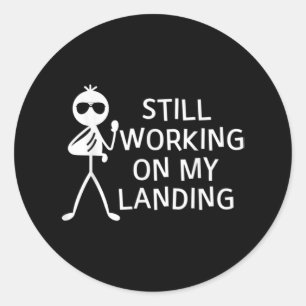 Ich arbeite immer noch an der zerbrochenen Armbrü Runder Aufkleber