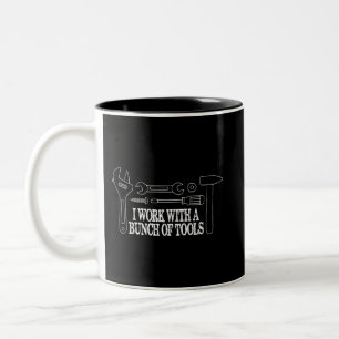 Ich arbeite mit einer Menge Werkzeugen - Lustiger Zweifarbige Tasse