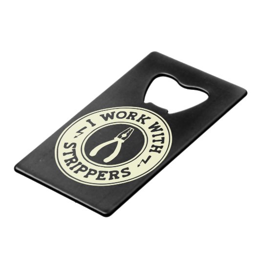 Ich arbeite mit Strippern #USAPatriotGraphics © Geldbeutel Flaschenöffner (Vorderseite Schrägansicht)