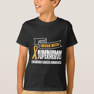 Ich arbeite mit Superhelden Childhood Cancer Ribbo T-Shirt