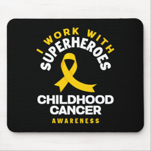 Ich arbeite mit Superhelden-Onkologen-Kindern Mousepad