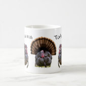 Ich arbeite mit Truthahntext Kaffeetasse (Mittel)
