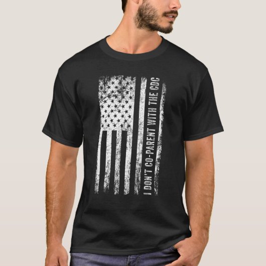 Ich arbeite nicht mit der CDC American Flag Vinta  T-Shirt (Vorderseite)