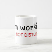 Ich arbeite nicht stören kaffeetasse (Mittel)