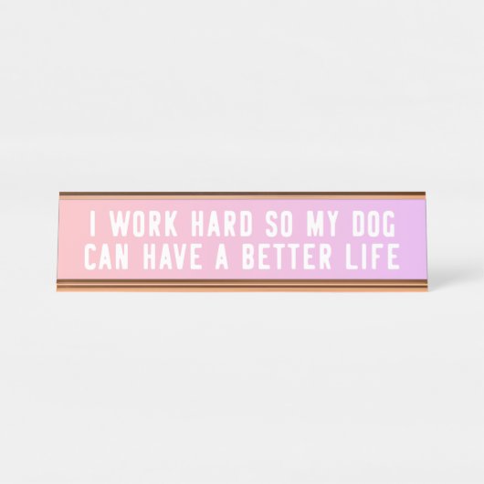 Ich arbeite schwer, also kann mein Hund ein Schreibtischnamensplakette (Vorderseite )