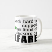 Ich arbeite schwer, um Slackers auf Kaffeetasse (VorderseiteRechts)