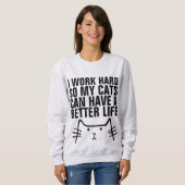 ICH ARBEITEE SCHWER, DAMIT KATZEN BESSER LEBEN KÖN SWEATSHIRT (Vorne ganz)