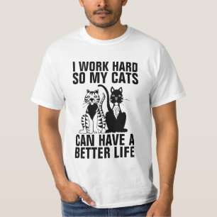 ICH ARBEITEE SCHWER, DAMIT MEINE KATZE BESSER LEBE T-Shirt
