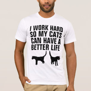 ICH ARBEITEE SCHWER, DAMIT MEINE KATZEN EIN BESSER T-Shirt
