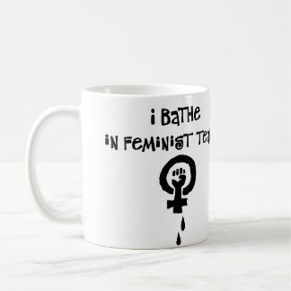 Ich bade in den feministischen Rissen Kaffeetasse