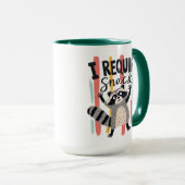 Ich benötige Snacks Lustiges Waschbär-Design Tasse (VorderseiteRechts)