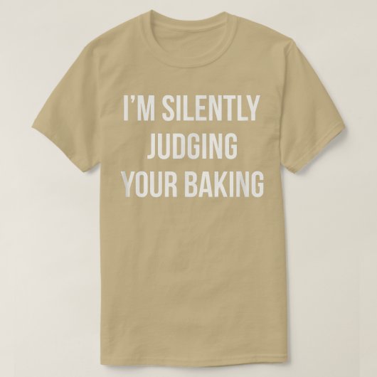 Ich beurteile dein Backen schweigend T-Shirt (Design vorne)