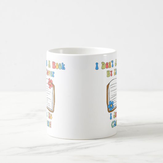 Ich beurteile ein Buch nicht nach seiner Abdeckung Kaffeetasse (Mittel)