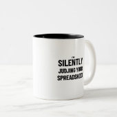 Ich beurteile Ihr zweitklassiges Tabellenkalkulati Zweifarbige Tasse (VorderseiteRechts)